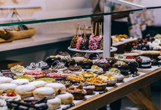 Como fazer pratos para mesa de doces para casamento