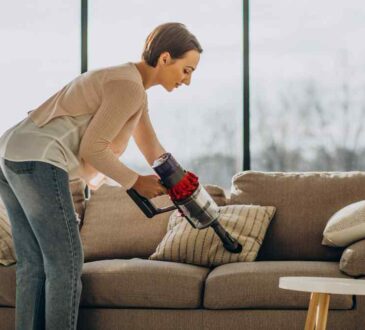 Como limpar sofá de suede e prolongar sua vida útil